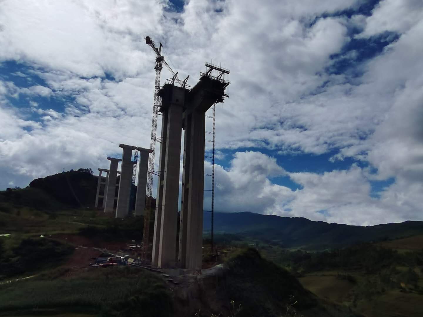 聚氨酯高架建筑模板保溫發(fā)泡 聚氨酯高架建筑模板保溫發(fā)泡