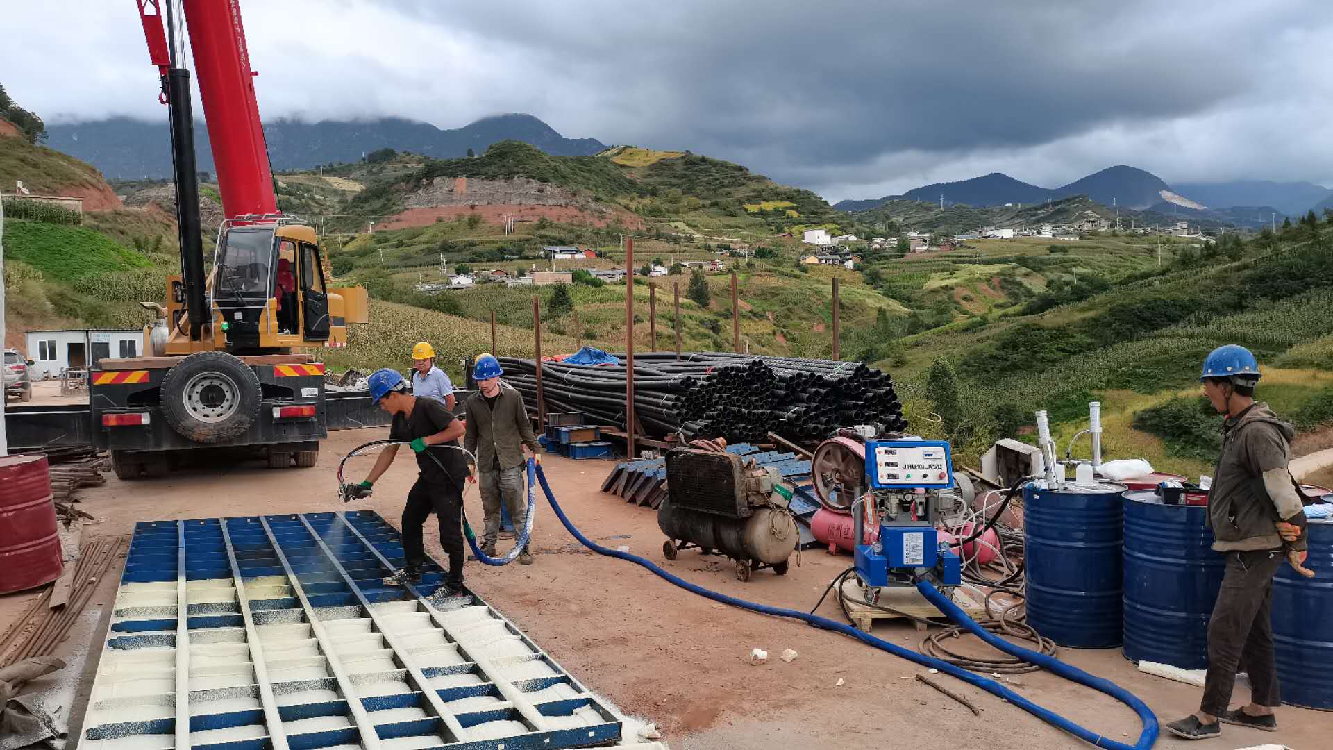 京華邦威發(fā)泡保溫現(xiàn)場施工 京華邦威發(fā)泡保溫現(xiàn)場施工